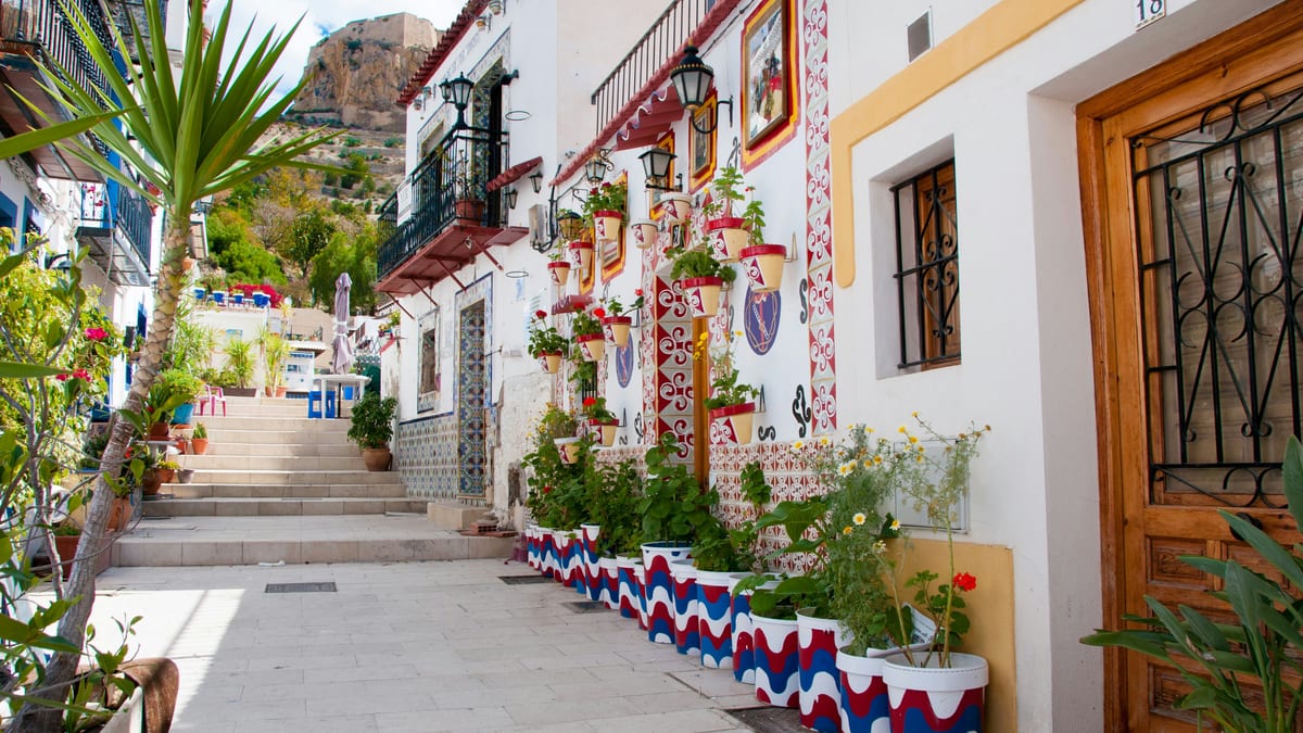 Alicante — zamek Santa Bárbara, morze i ciepły city break