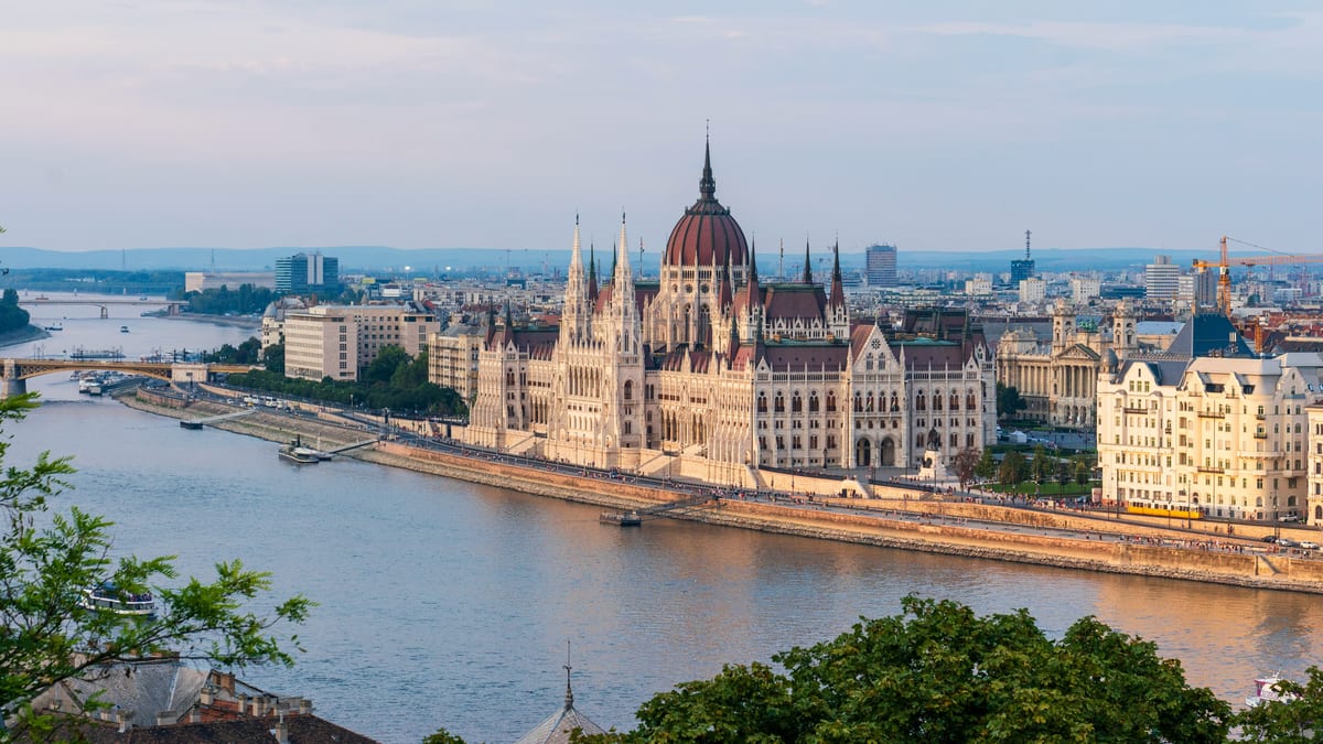 Budapeszt — Dunaj, Parlament i wzgórza Budy