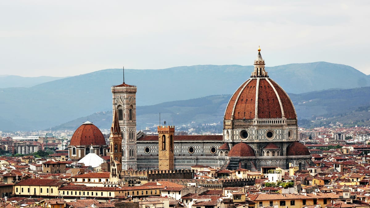 Florencja — kopuła Duomo, Arno i wieczorne światło nad miastem