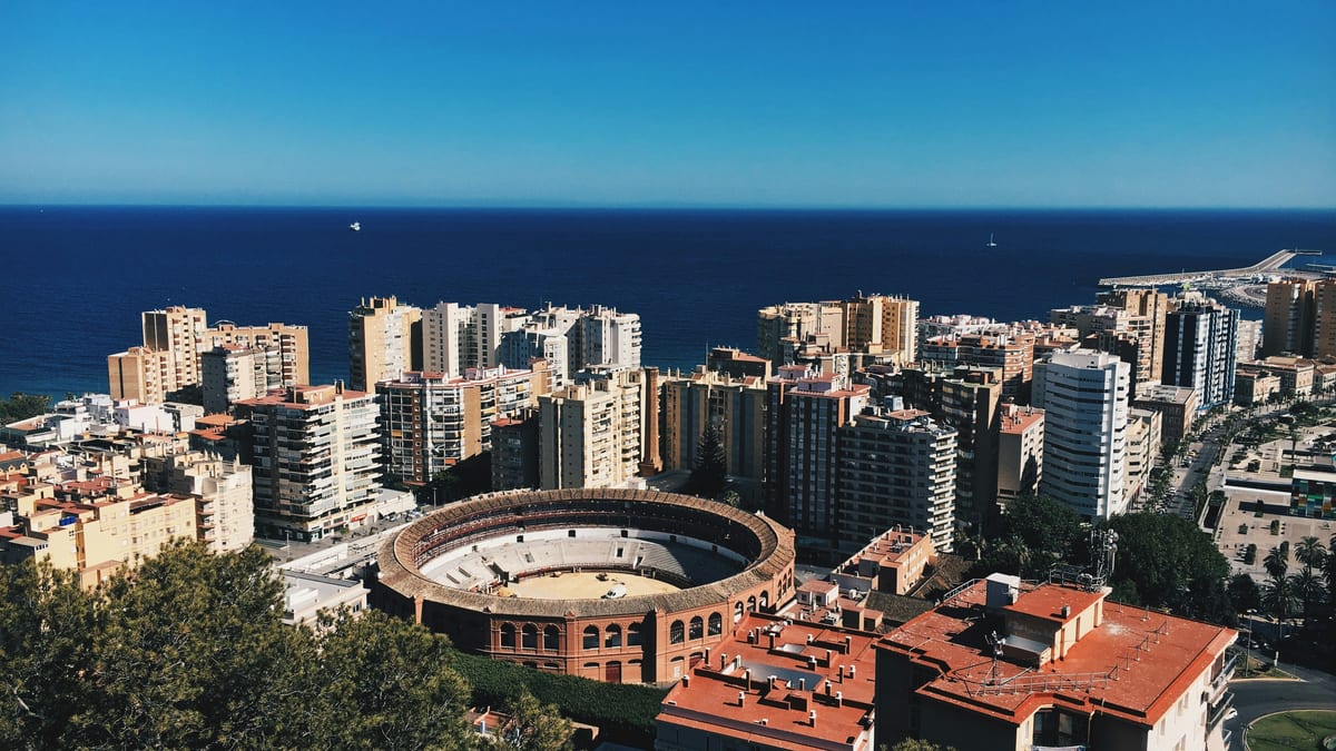 Malaga — Alcazaba, morze i południowy city break