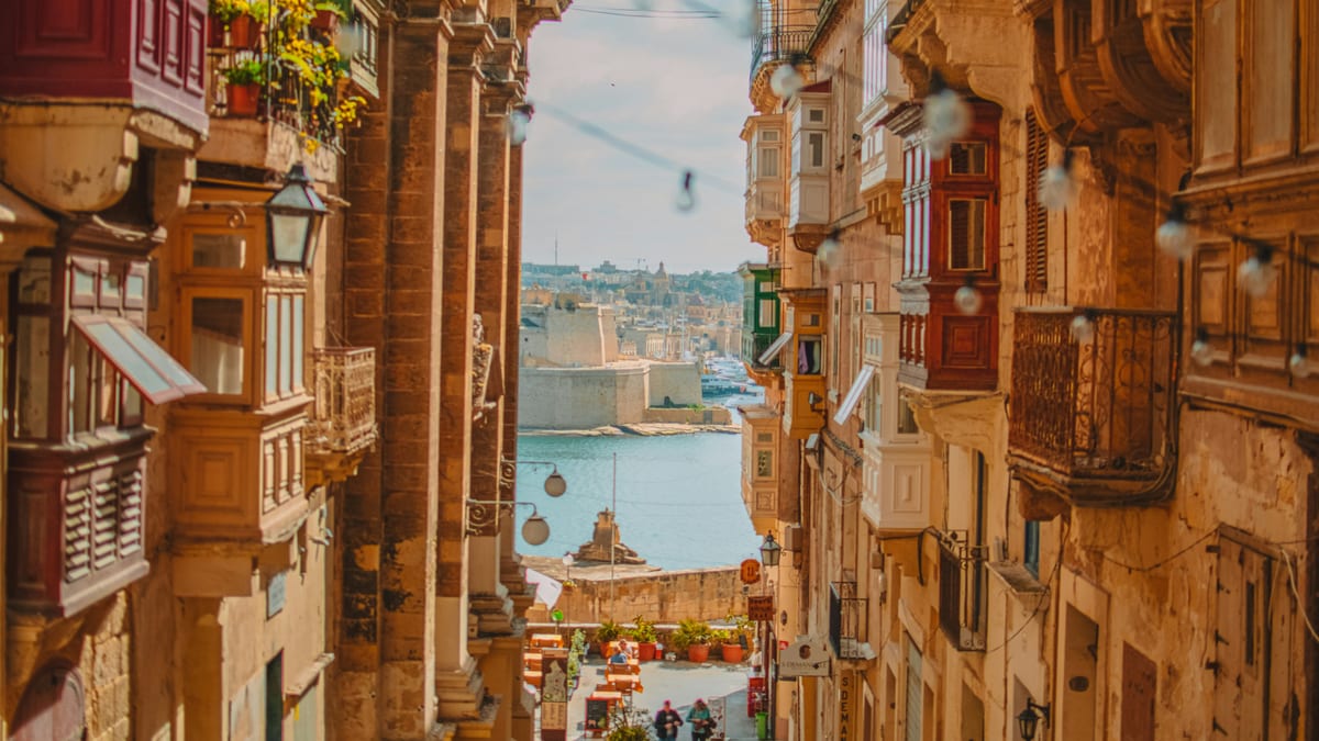 Malta — Valletta, Grand Harbour i miodowe kamienne mury