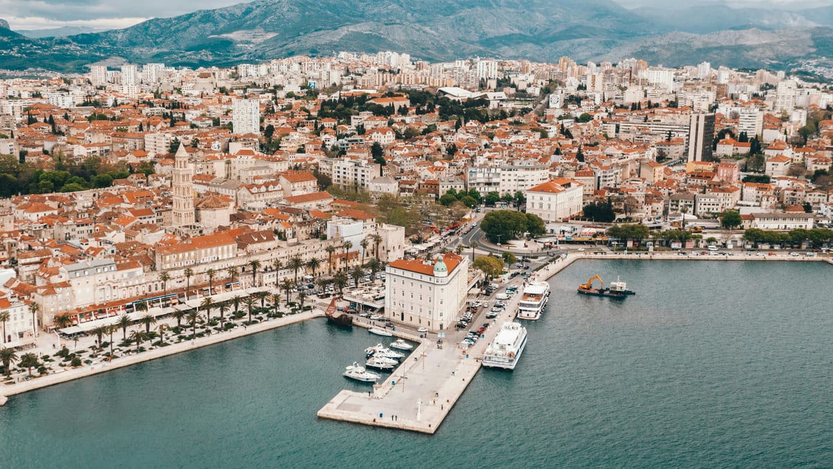 Split w Chorwacji — Riva, stare miasto i Adriatyk